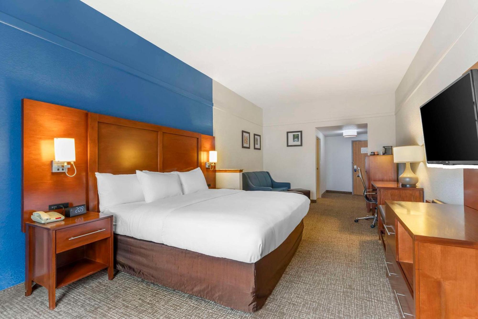 Comfort Suites Longmont Exterior photo